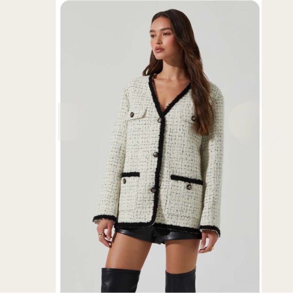 ASTR Editha Tweed Coat size Large - Picture 2 of 9